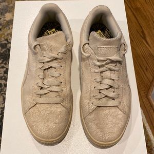 Puma sneakers 7.5 neutral with shine